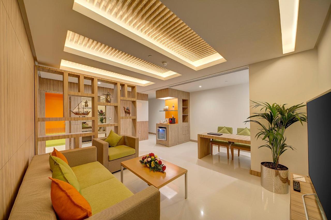 Executive Suite,744083371:JPEG