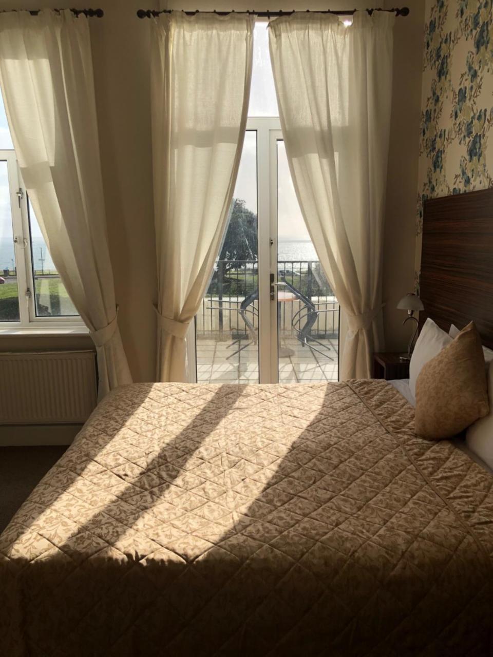 Double or Twin Room Sea View