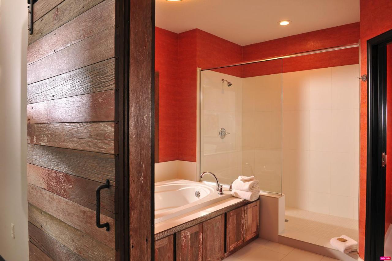 Superior King Suite