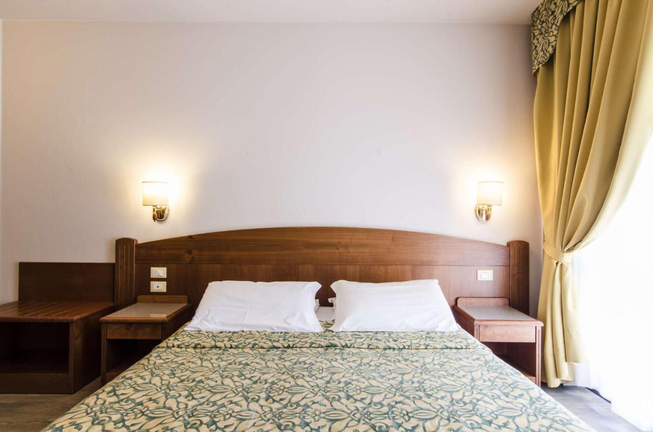 Superior Double or Twin Room Partial Lake View
