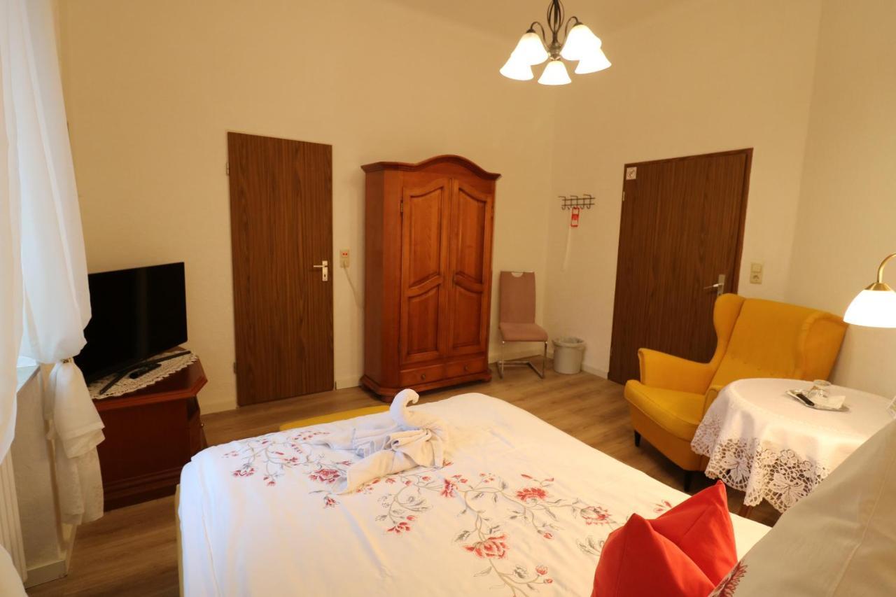 Doppelzimmer (1 Erwachsener + 1 Kind)