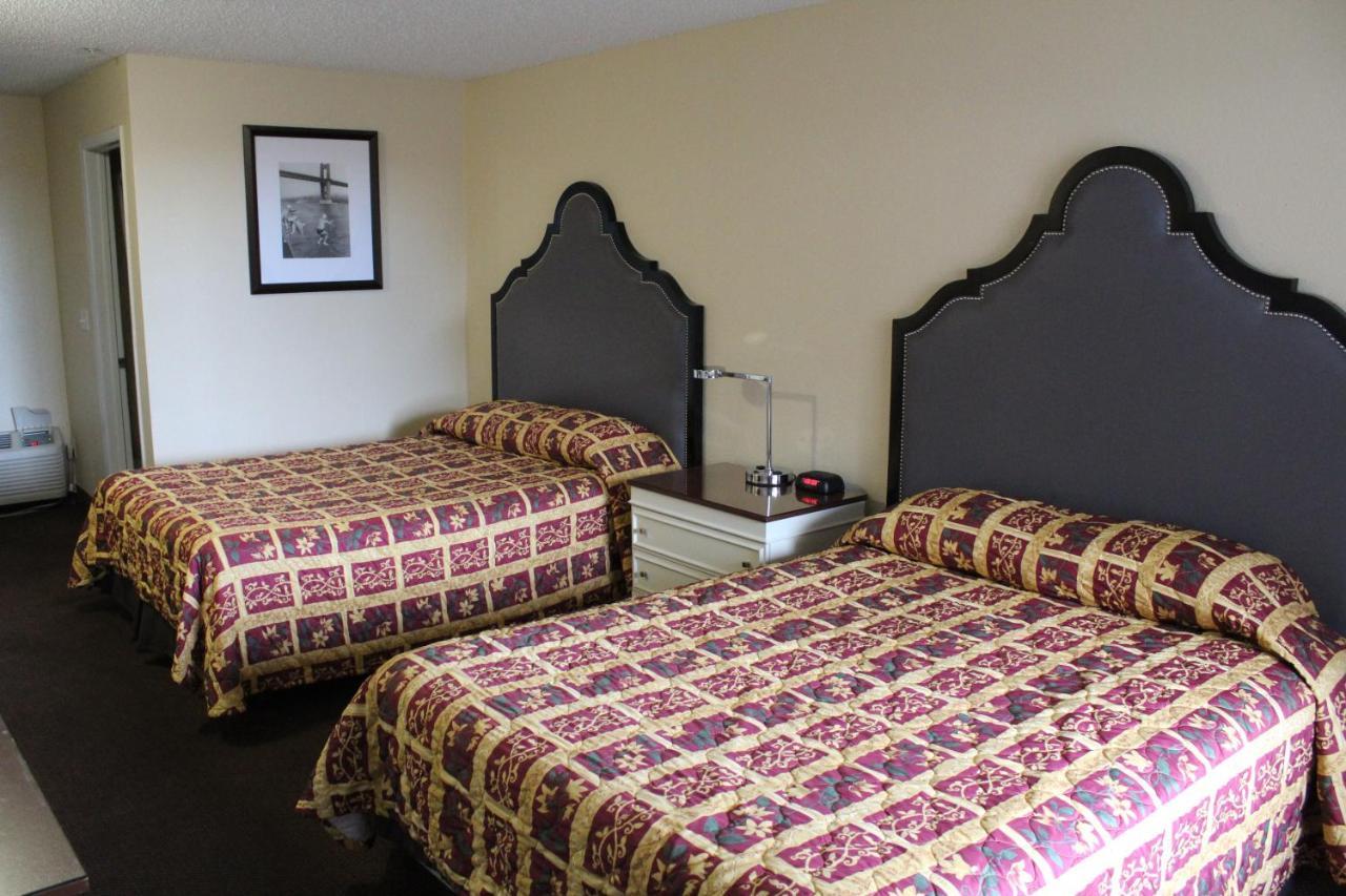 Queen Room Two Queen Beds Non-Smoking
