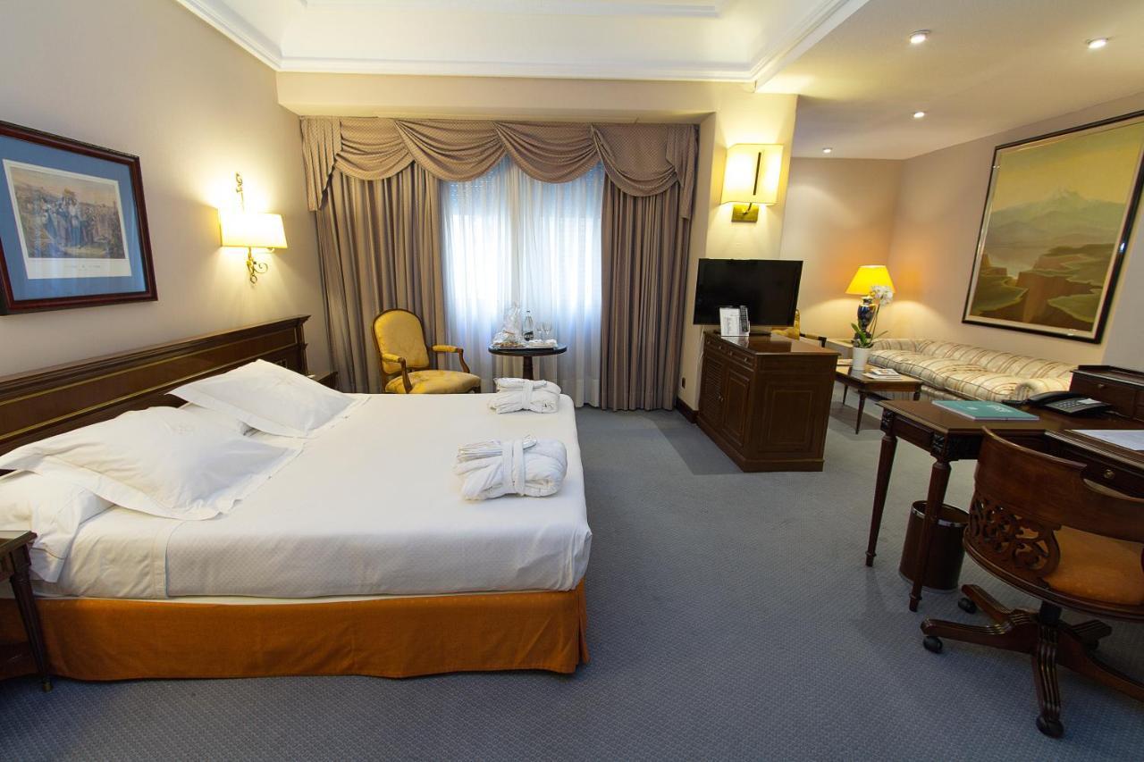 Royal Premium Jacuzzi Room