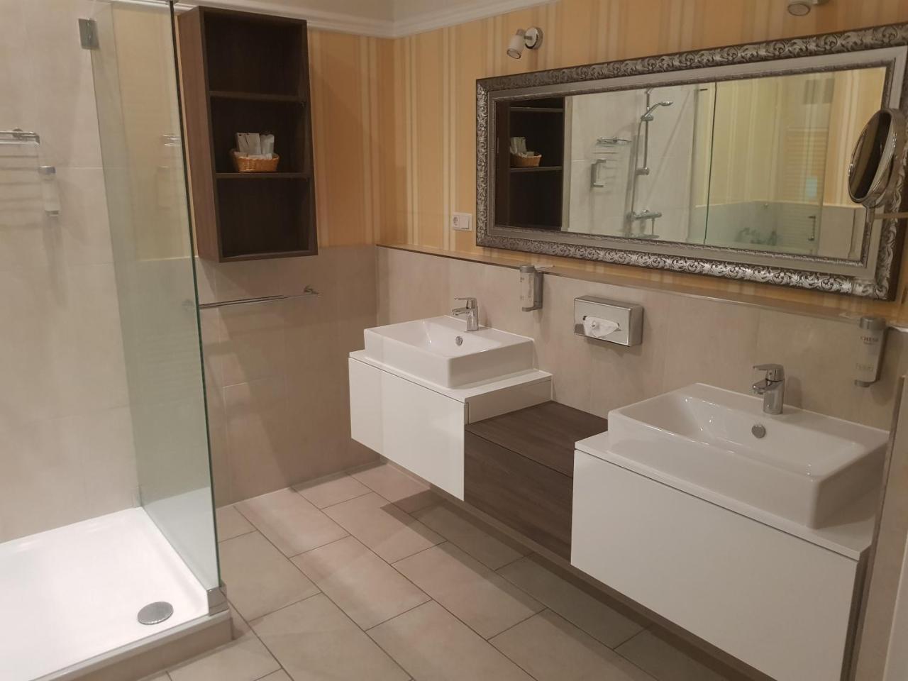 Deluxe Suite ****