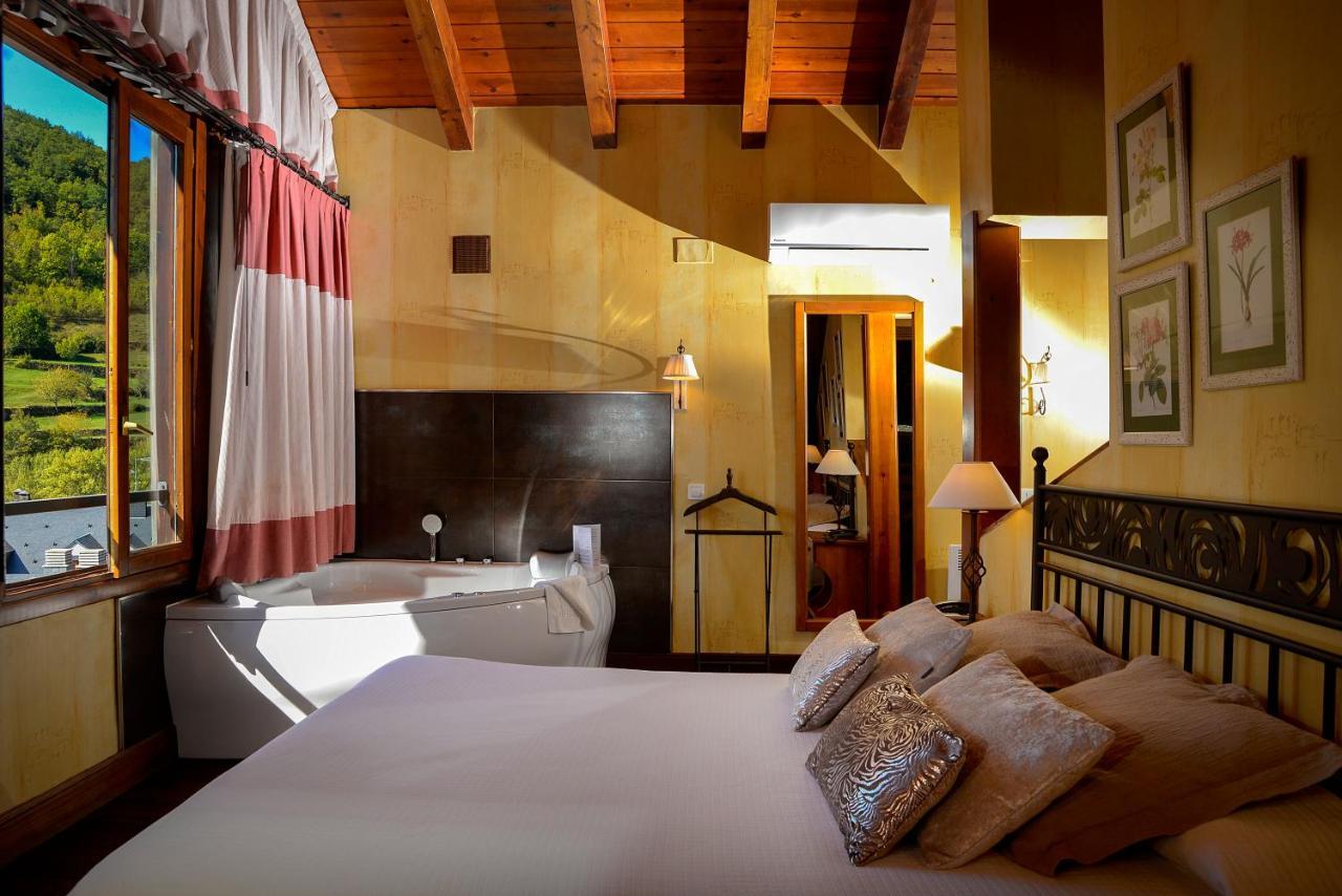 Junior Suite Spa Bath