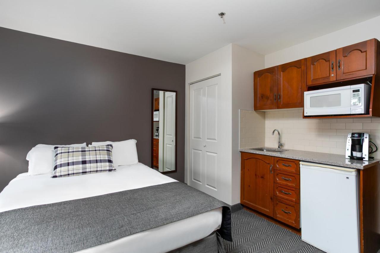 Standard Queen Room
