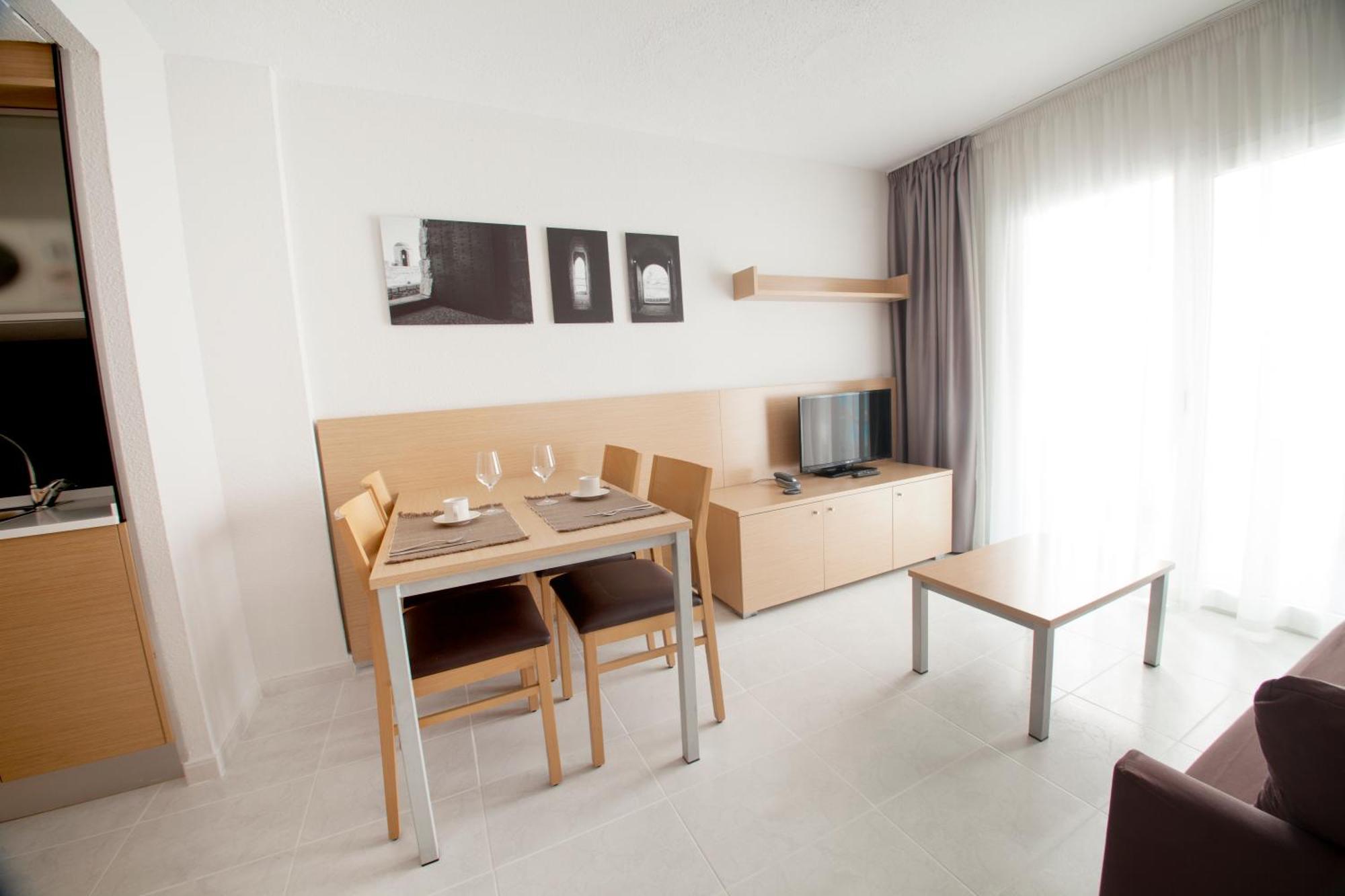 One-Bedroom Apartment Sea View
