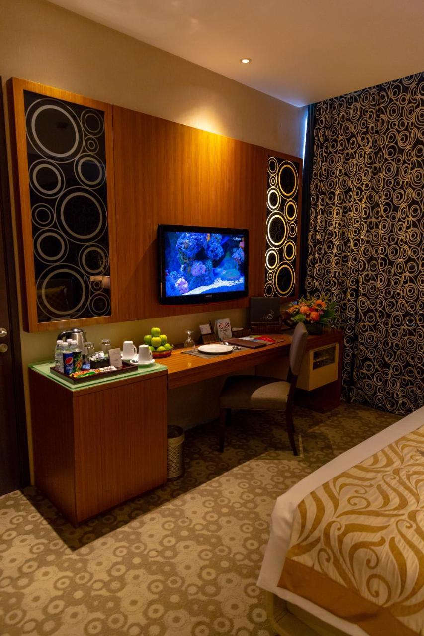 Kamer met Kingsize Bed en Uitzicht op de Baai
