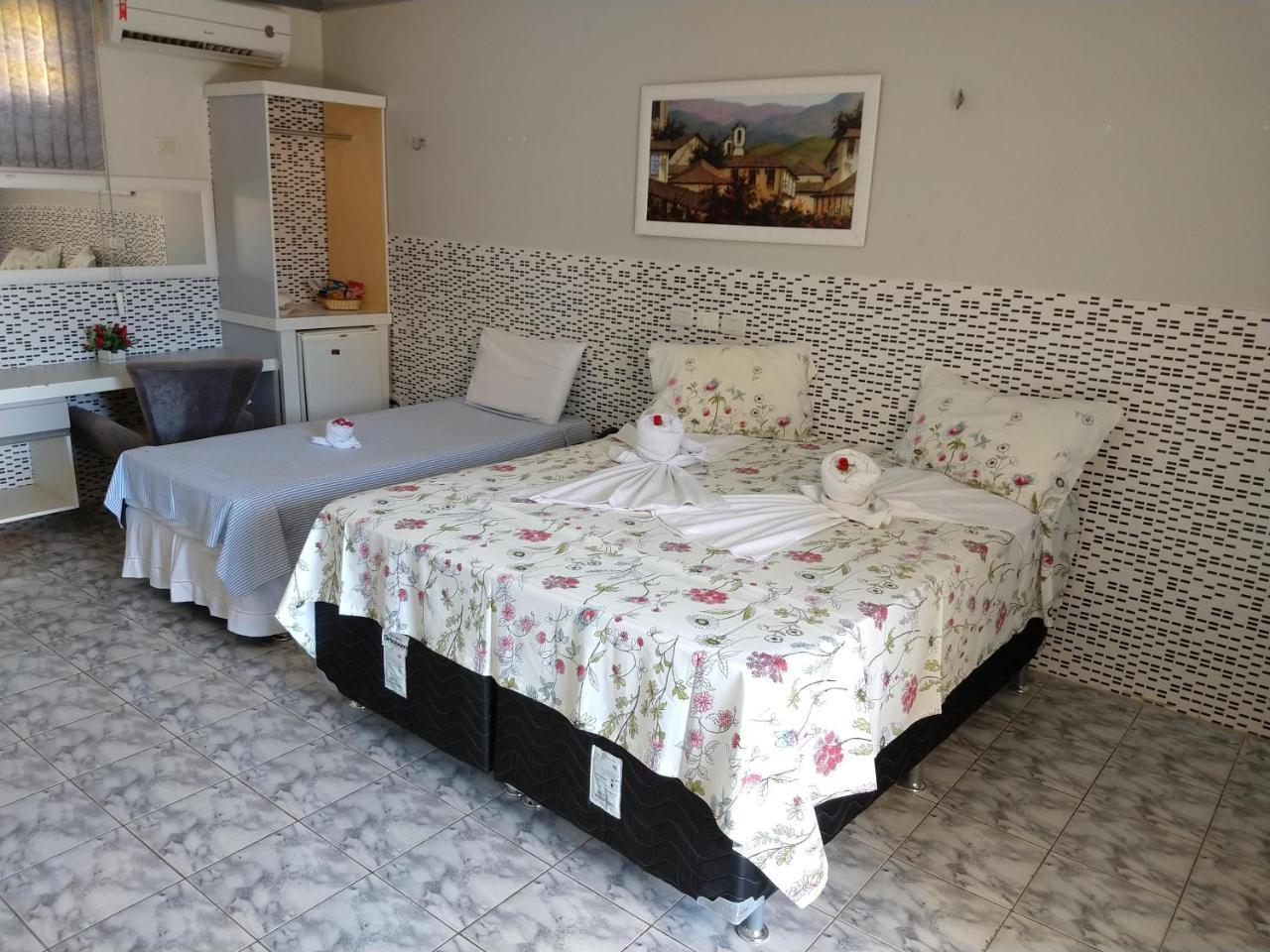 Standard Queen Room