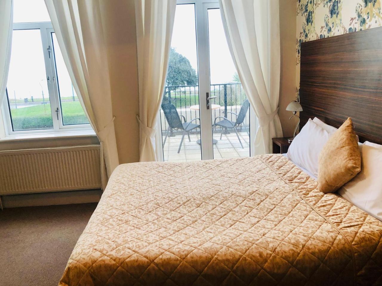 Double or Twin Room Sea View
