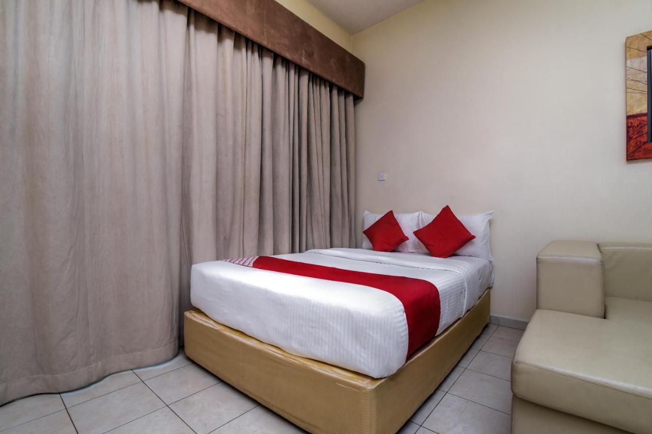Deluxe One-Bedroom Apartment