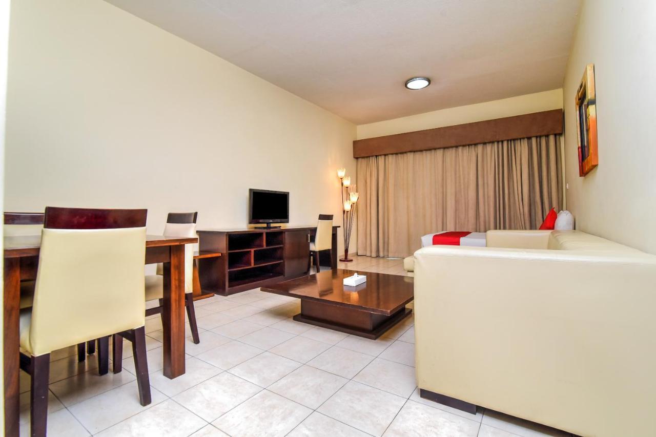 Deluxe One-Bedroom Apartment