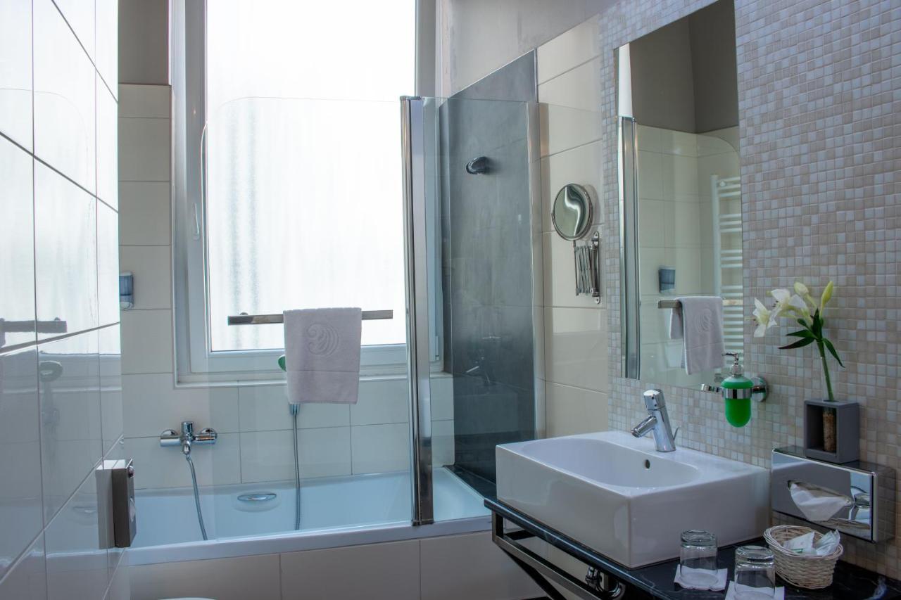 Double or Twin Room Garden View