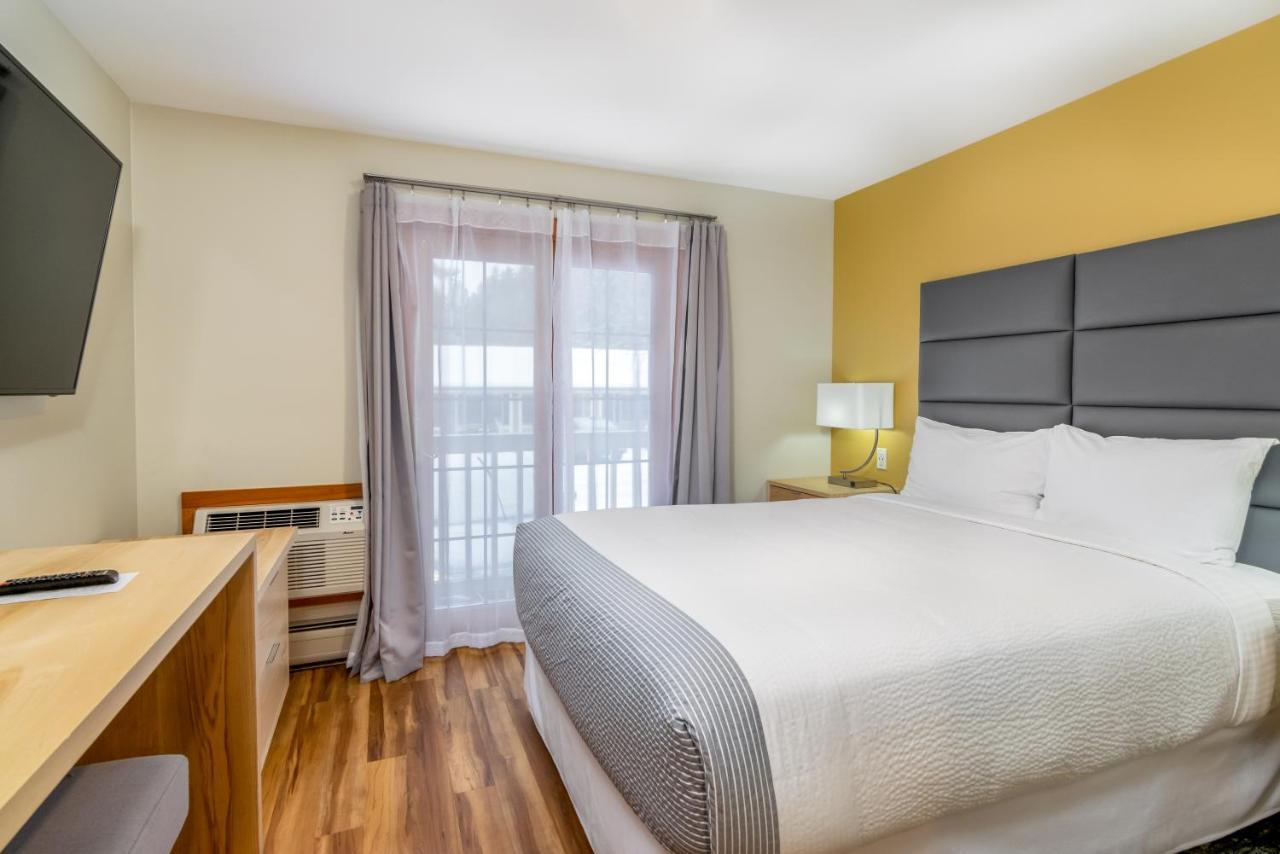 One Queen Suite