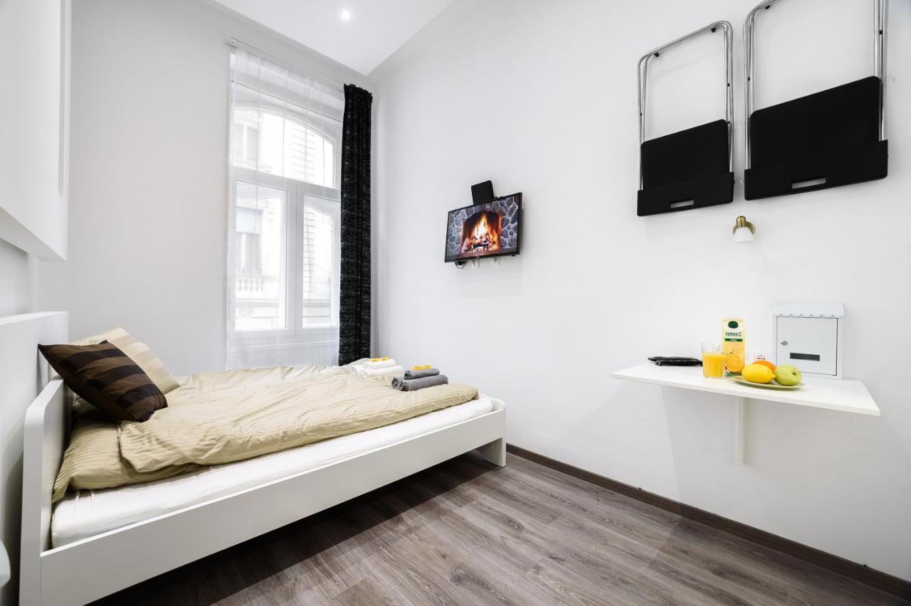 Double Room Private Bathroom