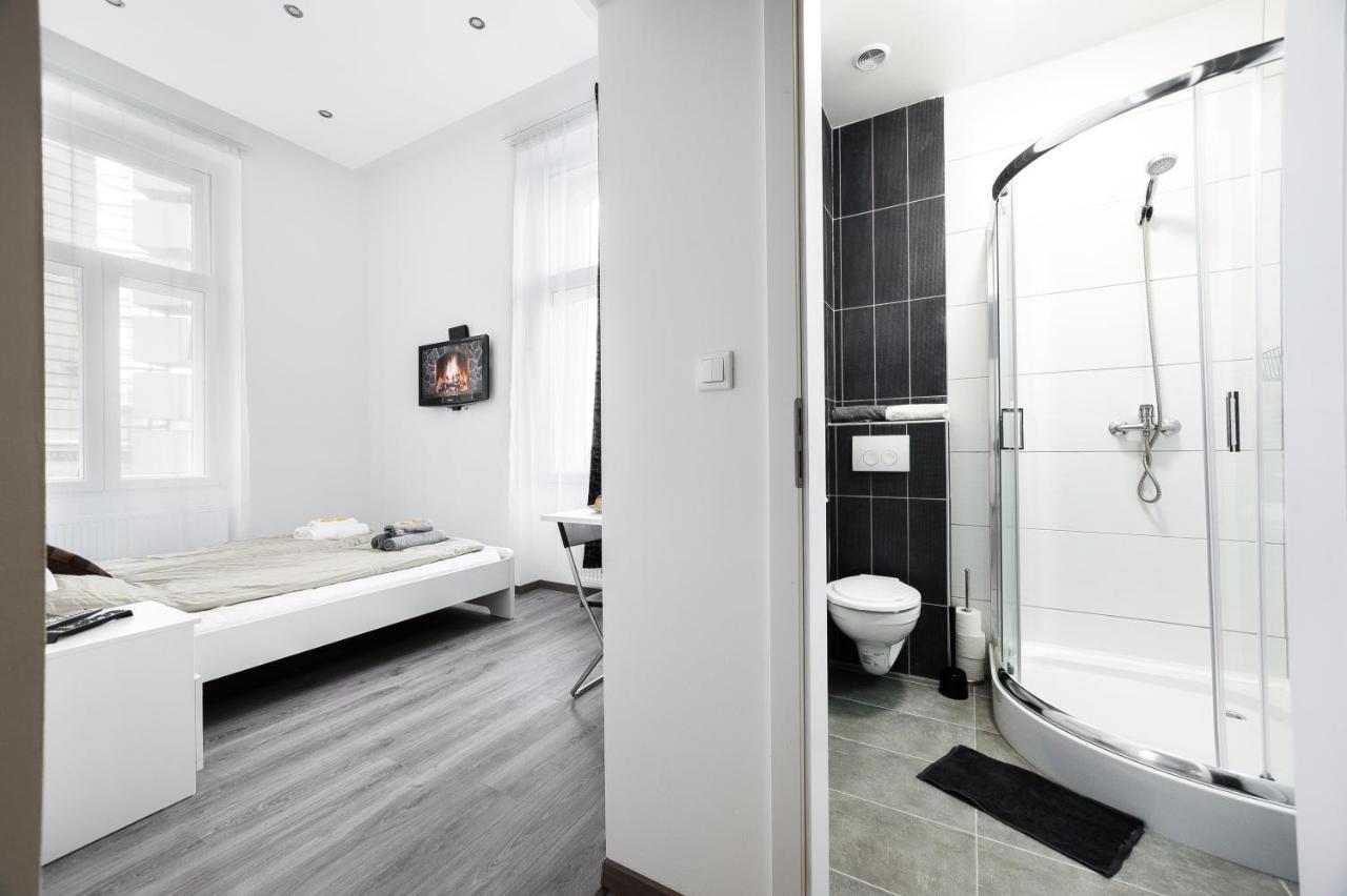 Double Room Private Bathroom