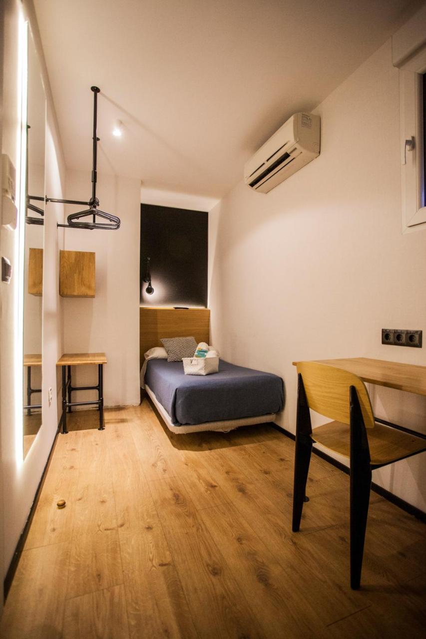 Small Economy Single Room Private Bathroom