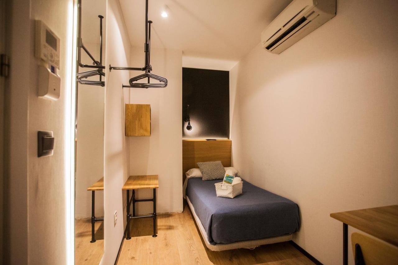 Small Economy Single Room Private Bathroom
