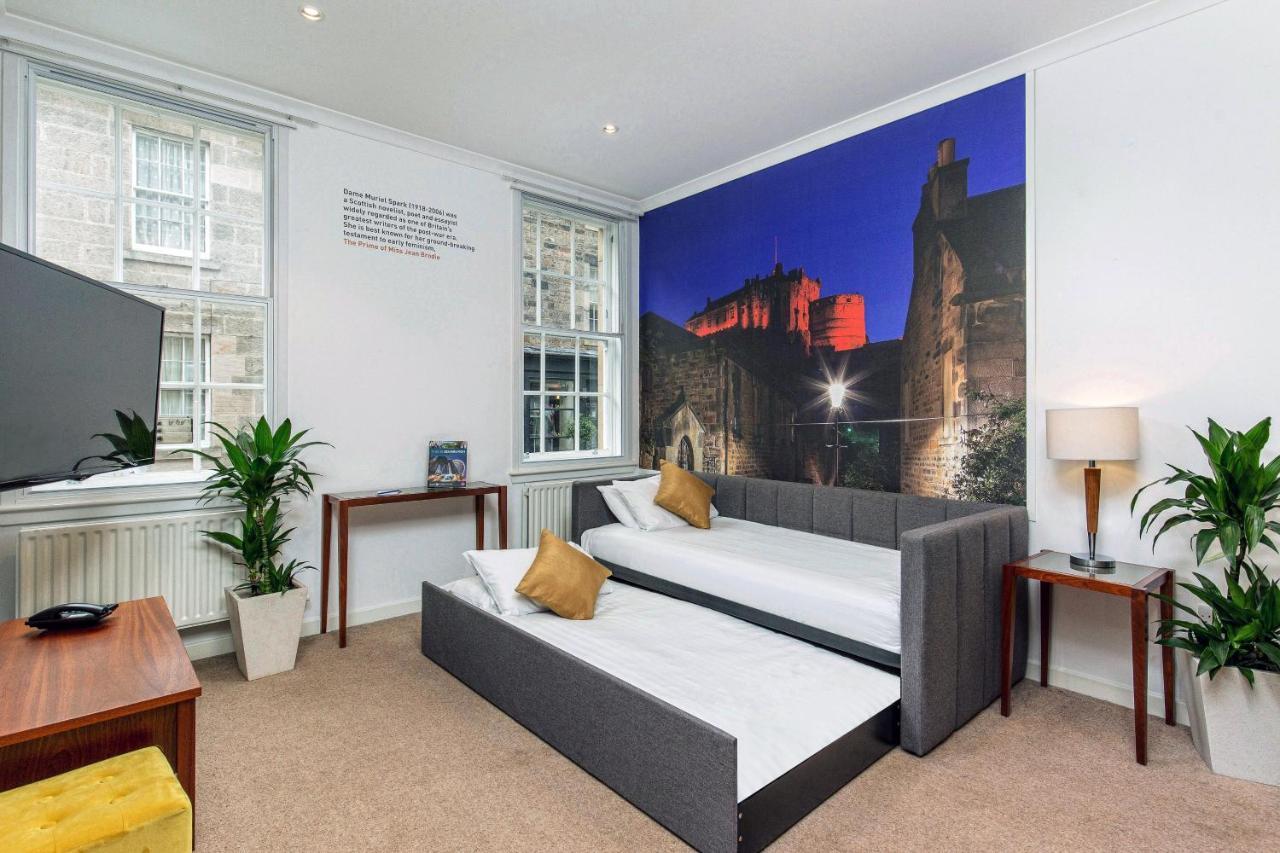 Large Two-Bedroom Apartment,752645297:JPEG