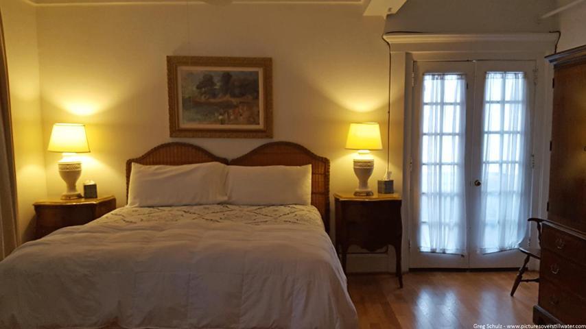 Deluxe King Room Fireplace