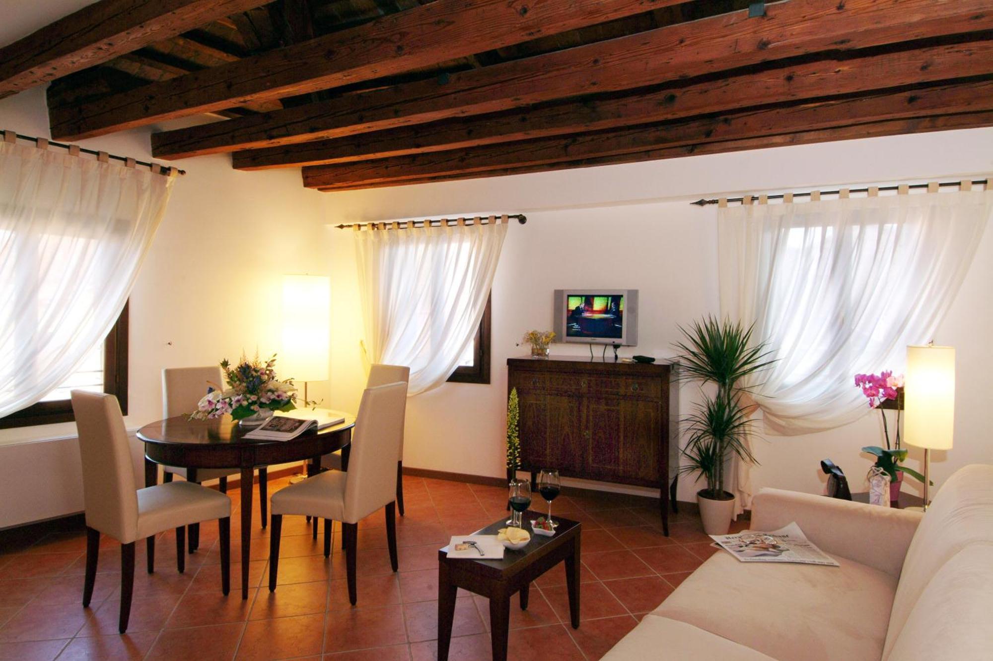 Superior One-Bedroom Apartment