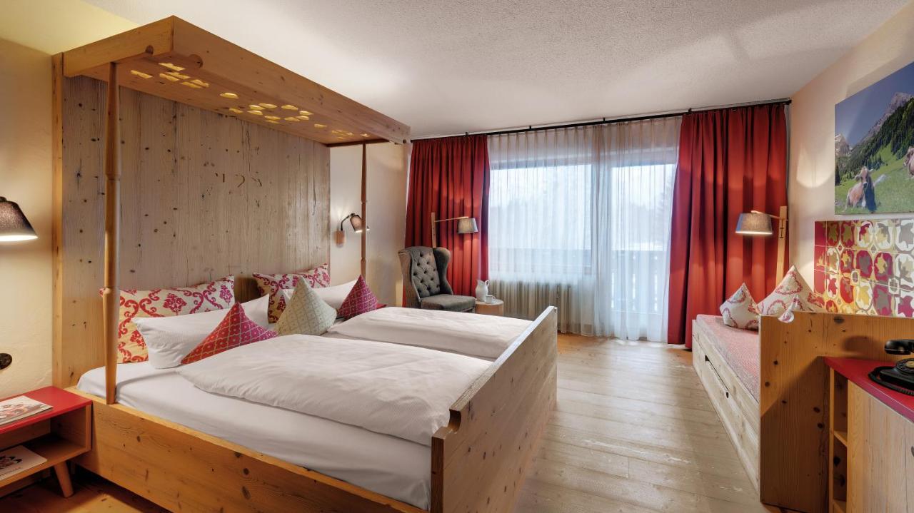 Triple Room Mountain View & Balcony