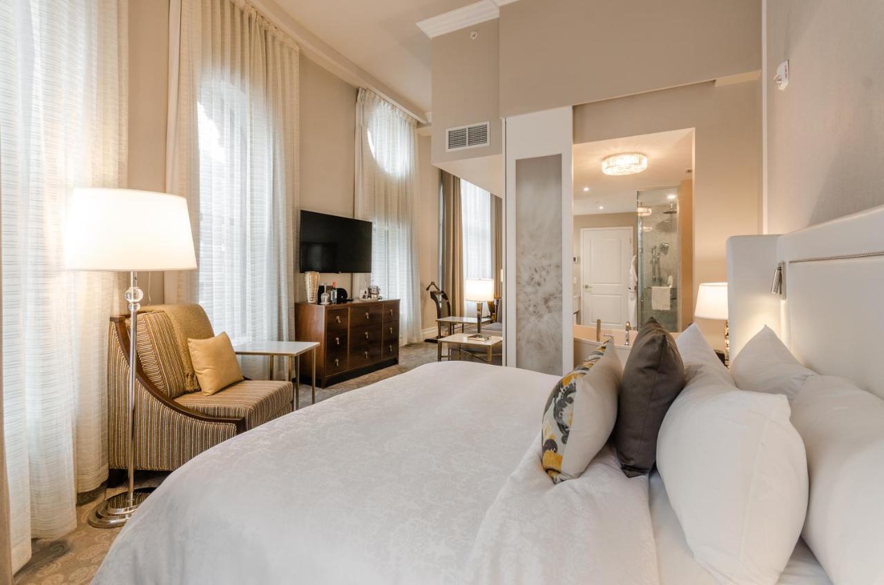 Grand Montreal View 1 King Bed