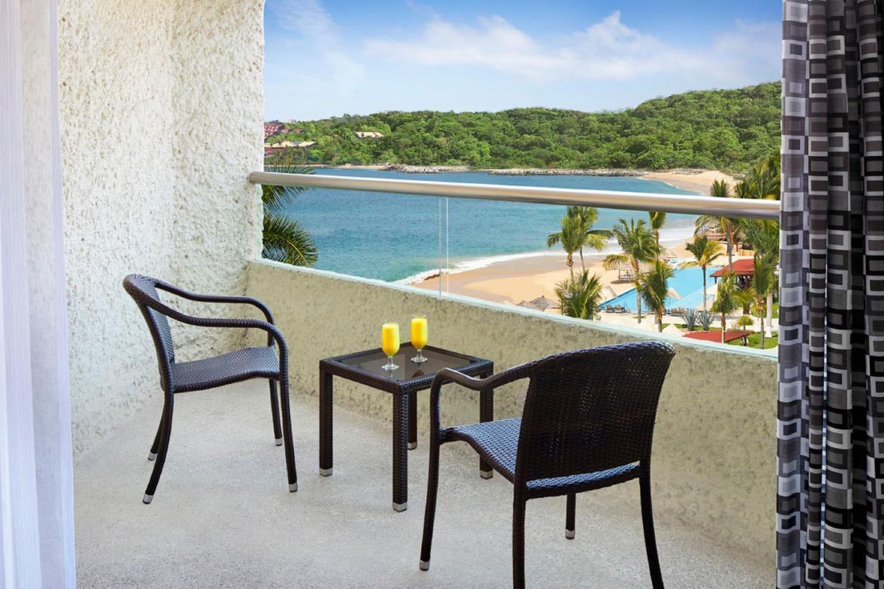 Deluxe Partial Ocean View