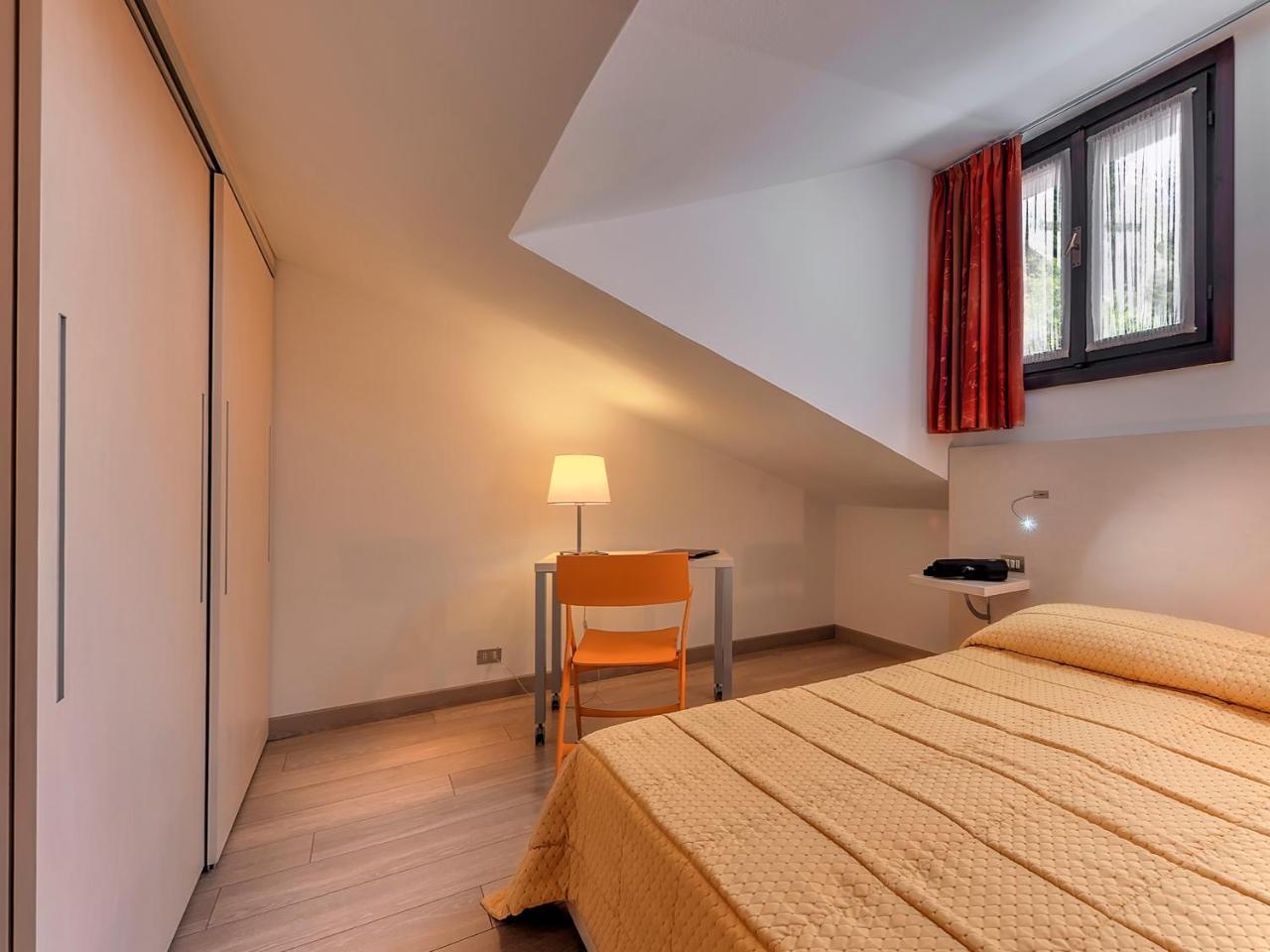 Double or Twin Room Attic,758830477:JPEG