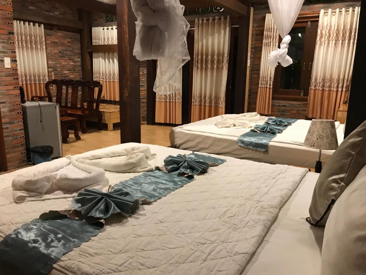 Bungalow with Patio,758832562:JPEG