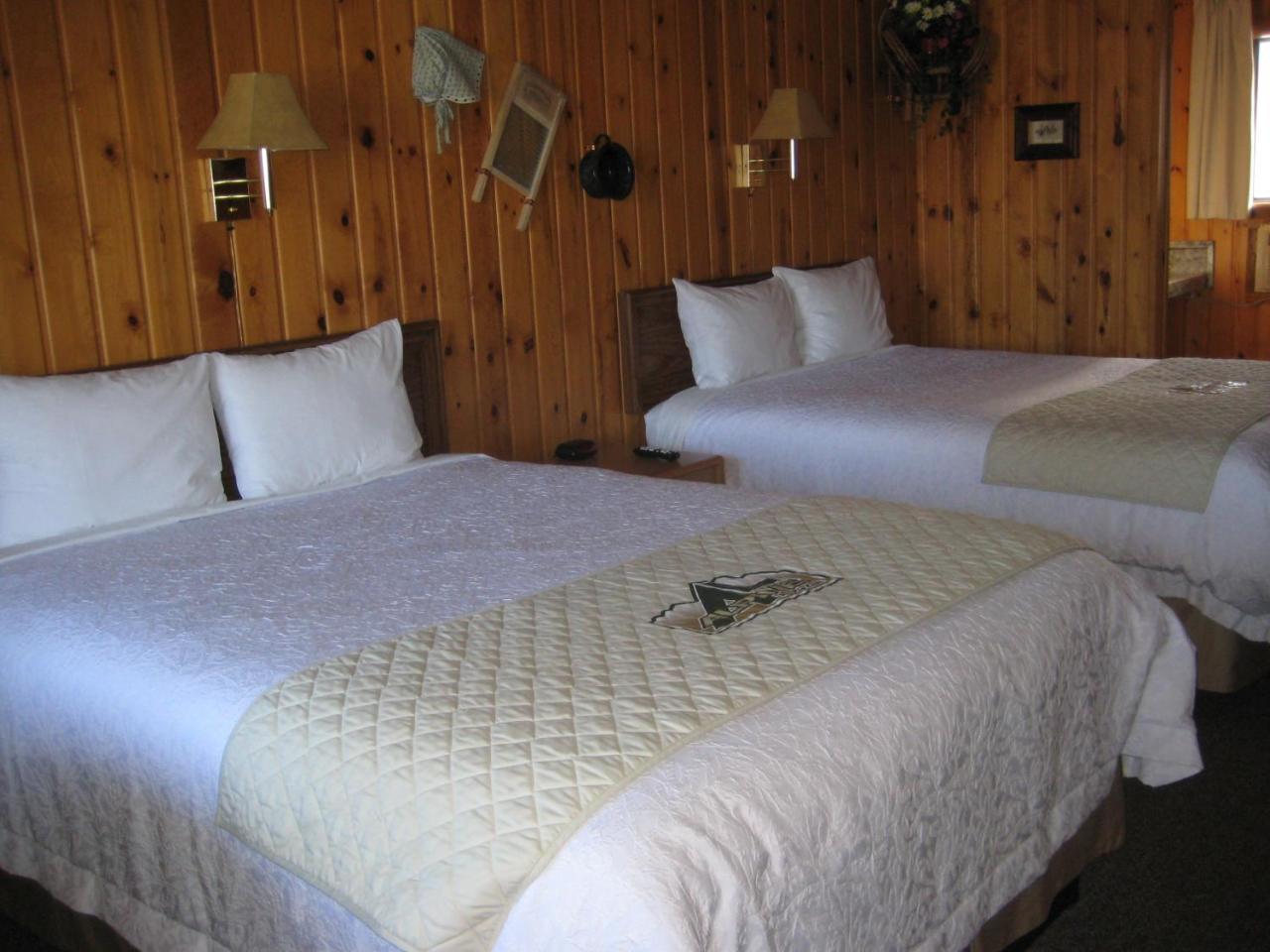 Queen Room Two Queen Beds