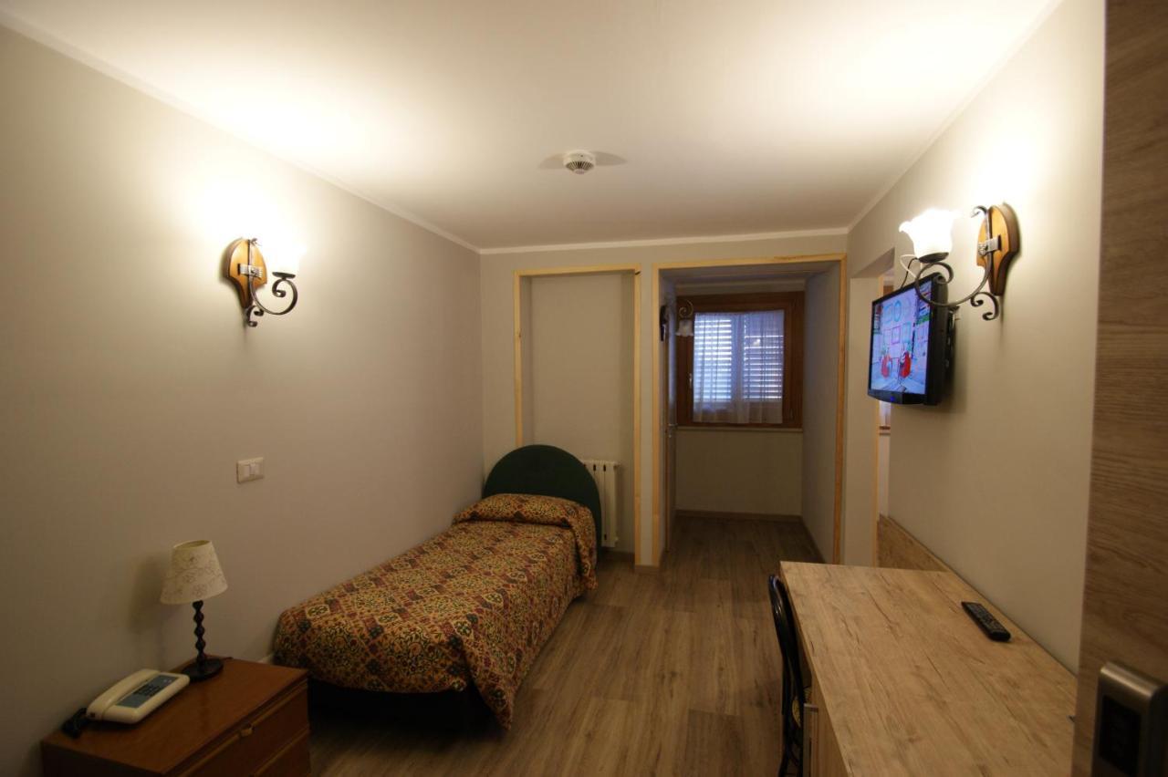 Superior Triple Room,759083926:JPEG