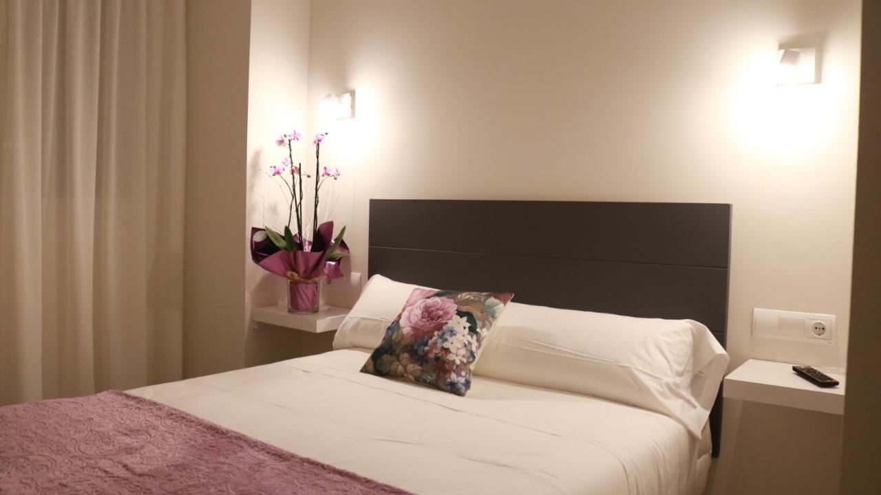 Small Double Room,760382855:JPEG