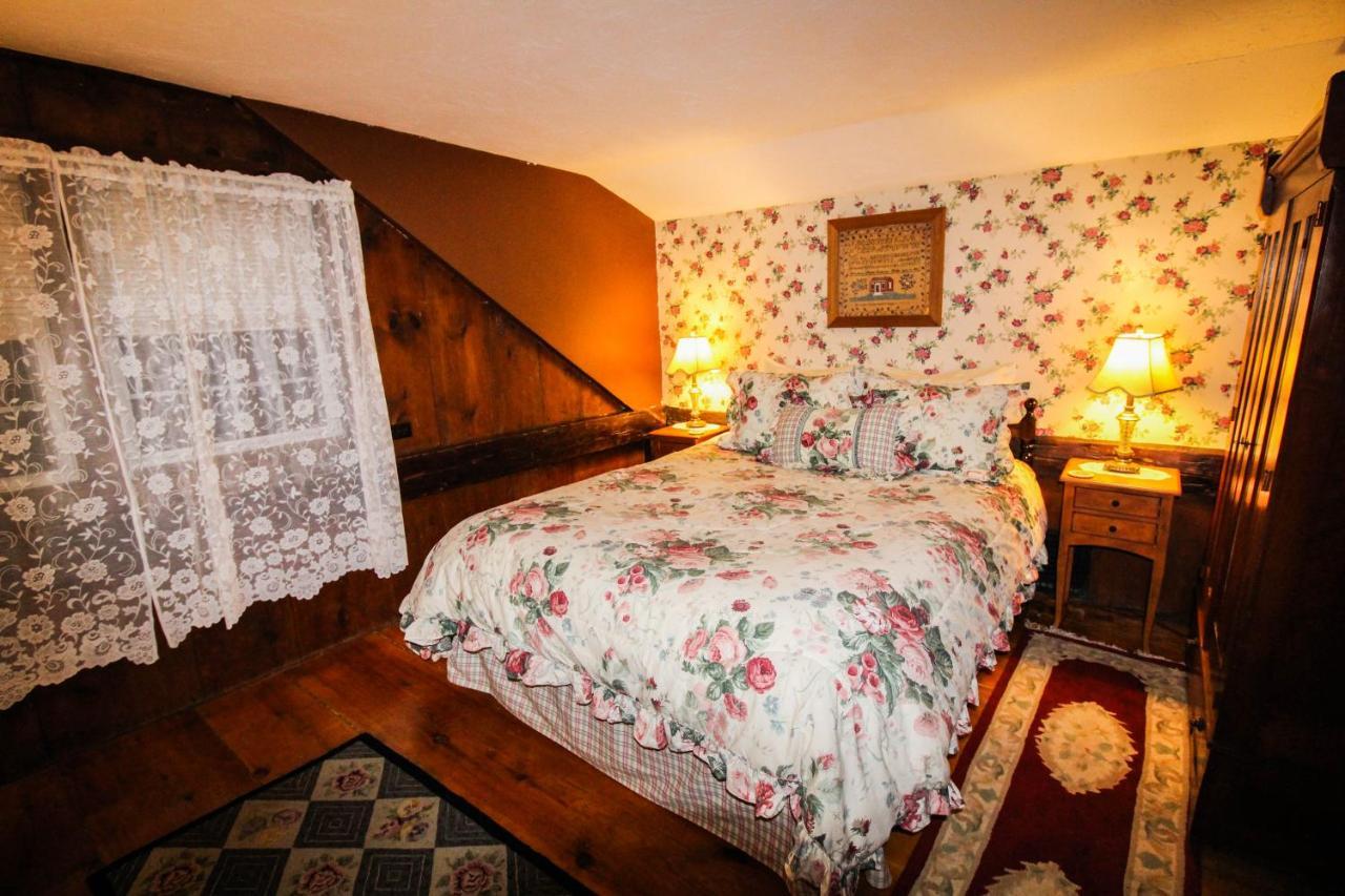 Queen Room with Garden View