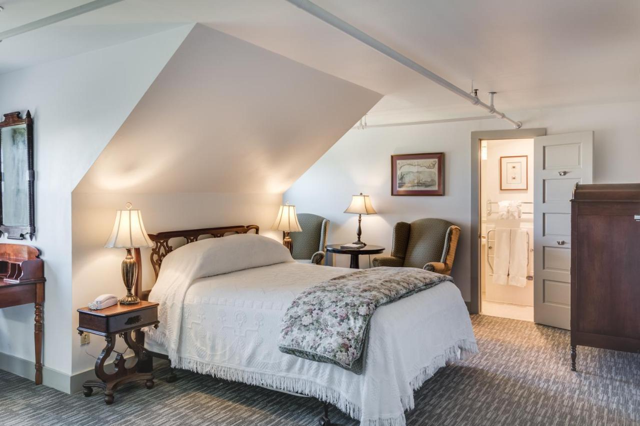 Standard Queen Room