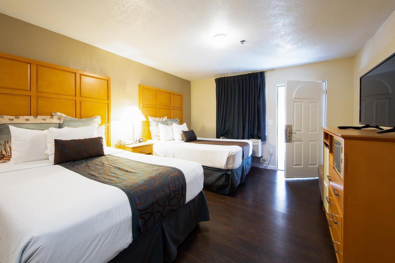 Queen Room Two Queen Beds Non-Smoking