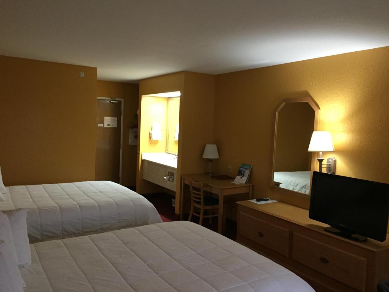 Queen Room Two Queen Beds Non-Smoking