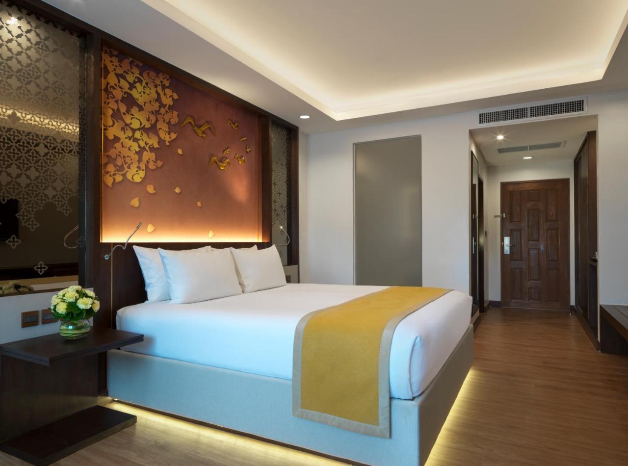 Signature Club Room