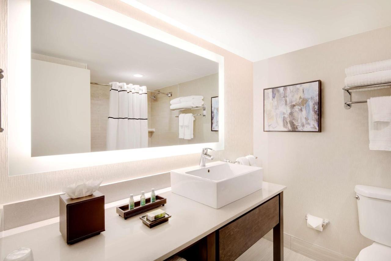 Queen Room with Two Queen Beds and Mobility Accessible Tub - City View,762286306:JPEG