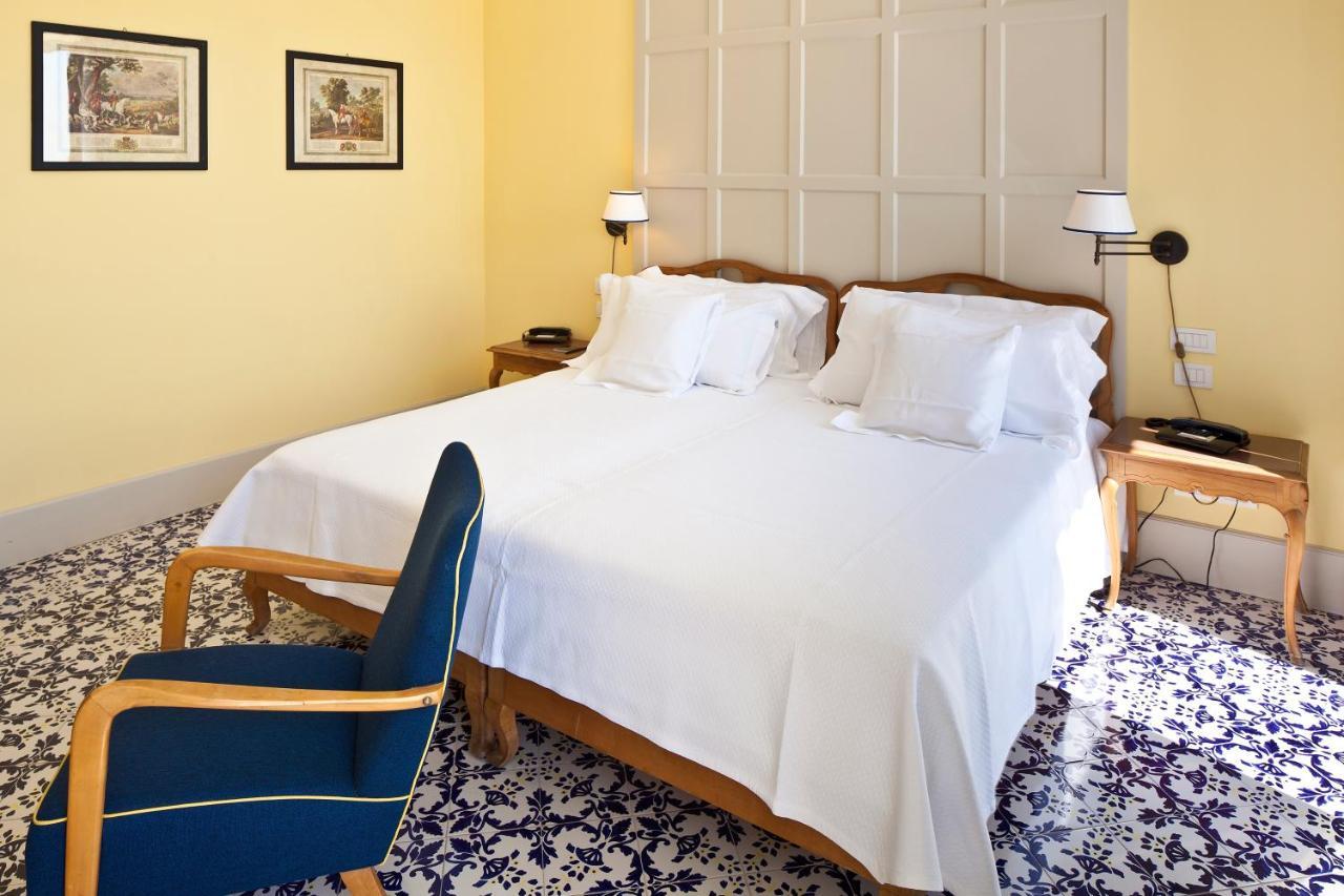 Double or Twin Room Sea View