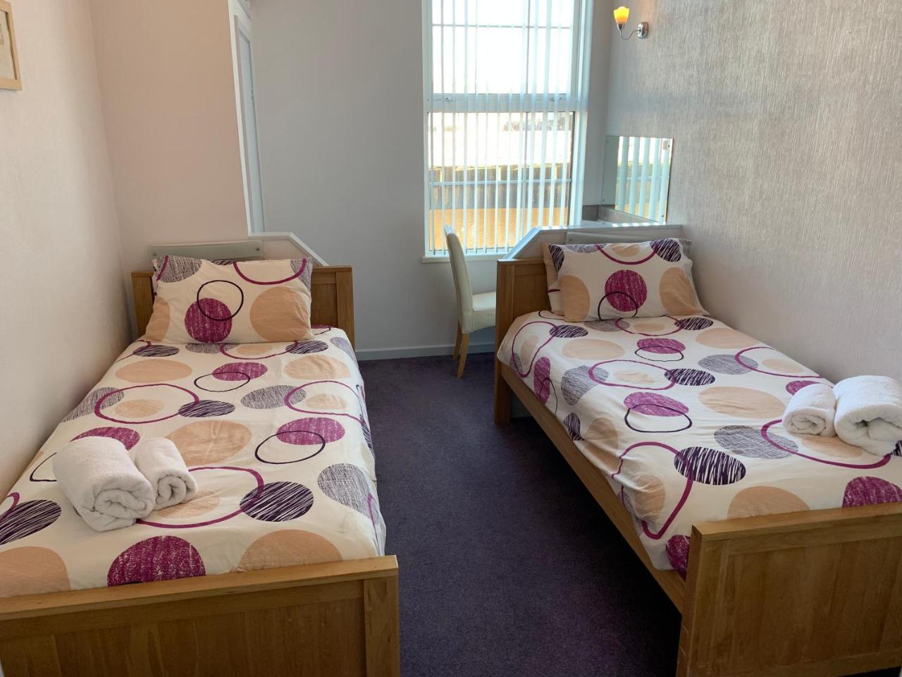 Zweibettzimmer mit Gemeinschaftsbad