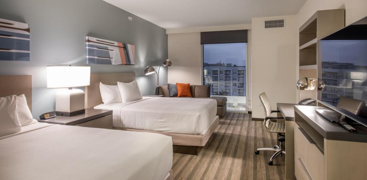 Den Guestroom Two Queen Beds