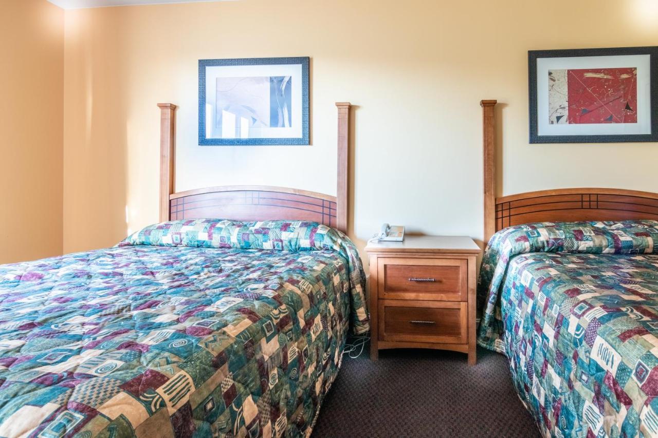Deluxe Queen Suite