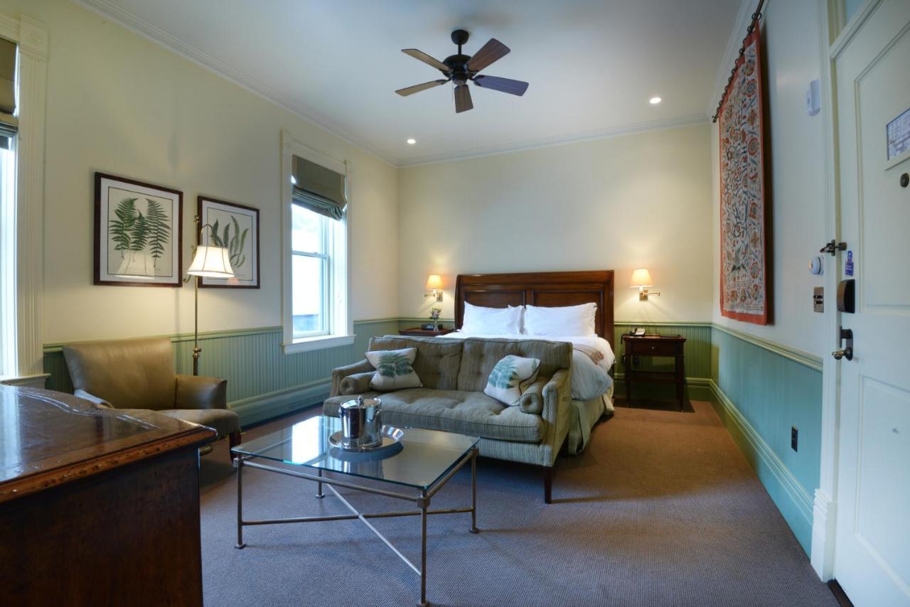 Deluxe King Room with City View