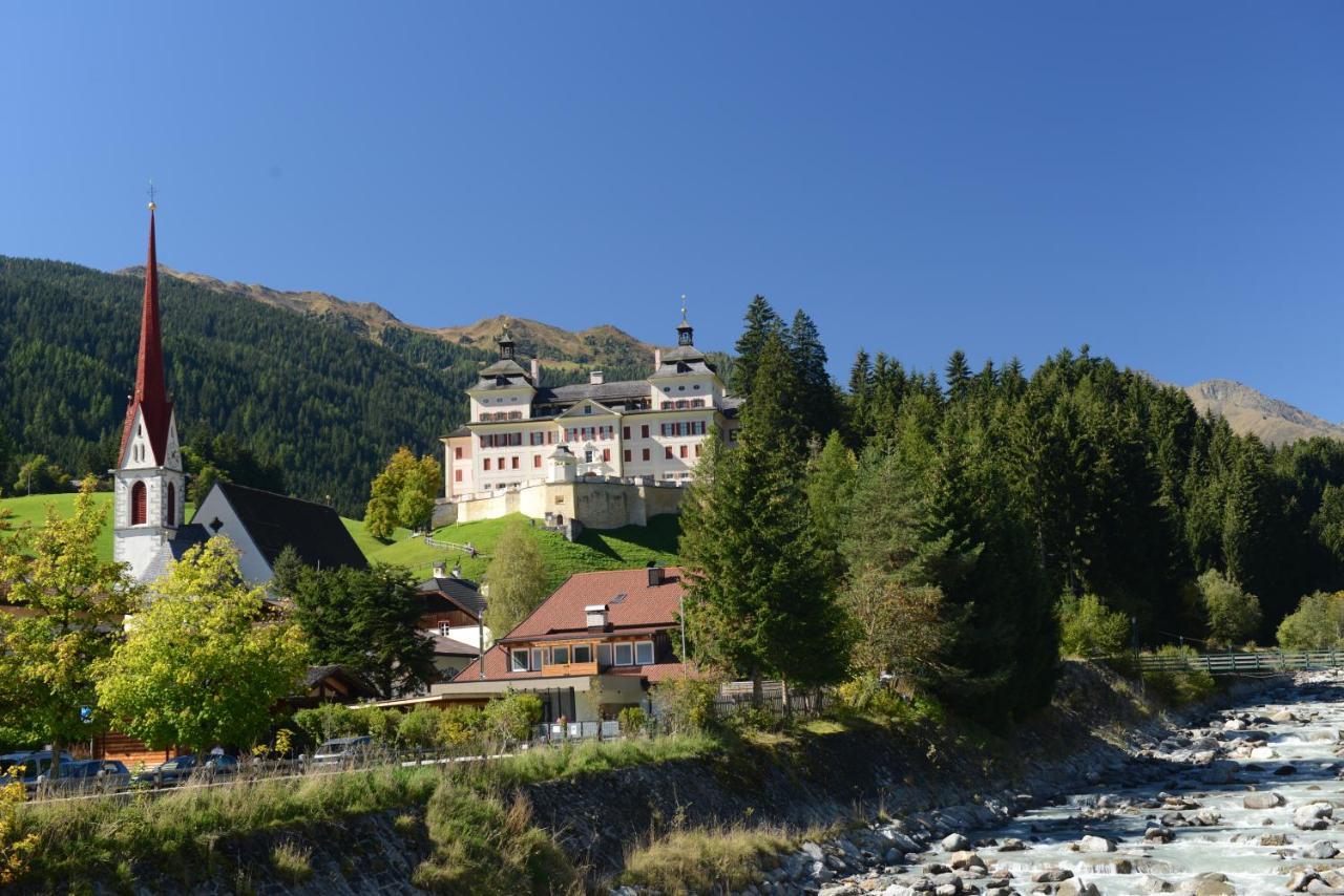 Deluxe Family Room- no pets allowed