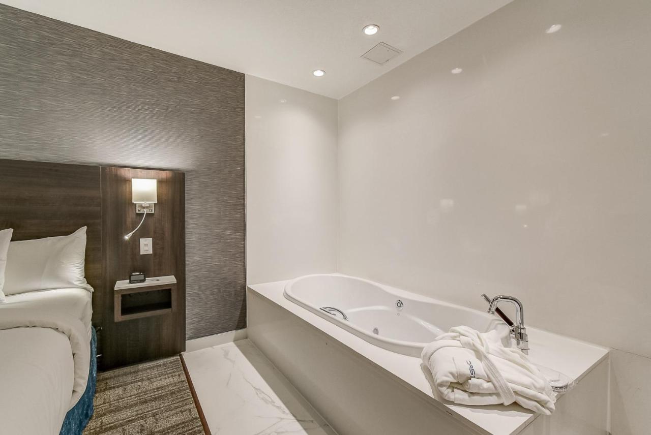 King Suite Jacuzzi