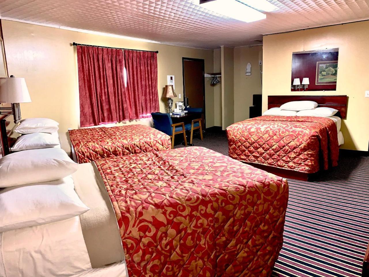 Triple Room Three Double Beds Non Smoking