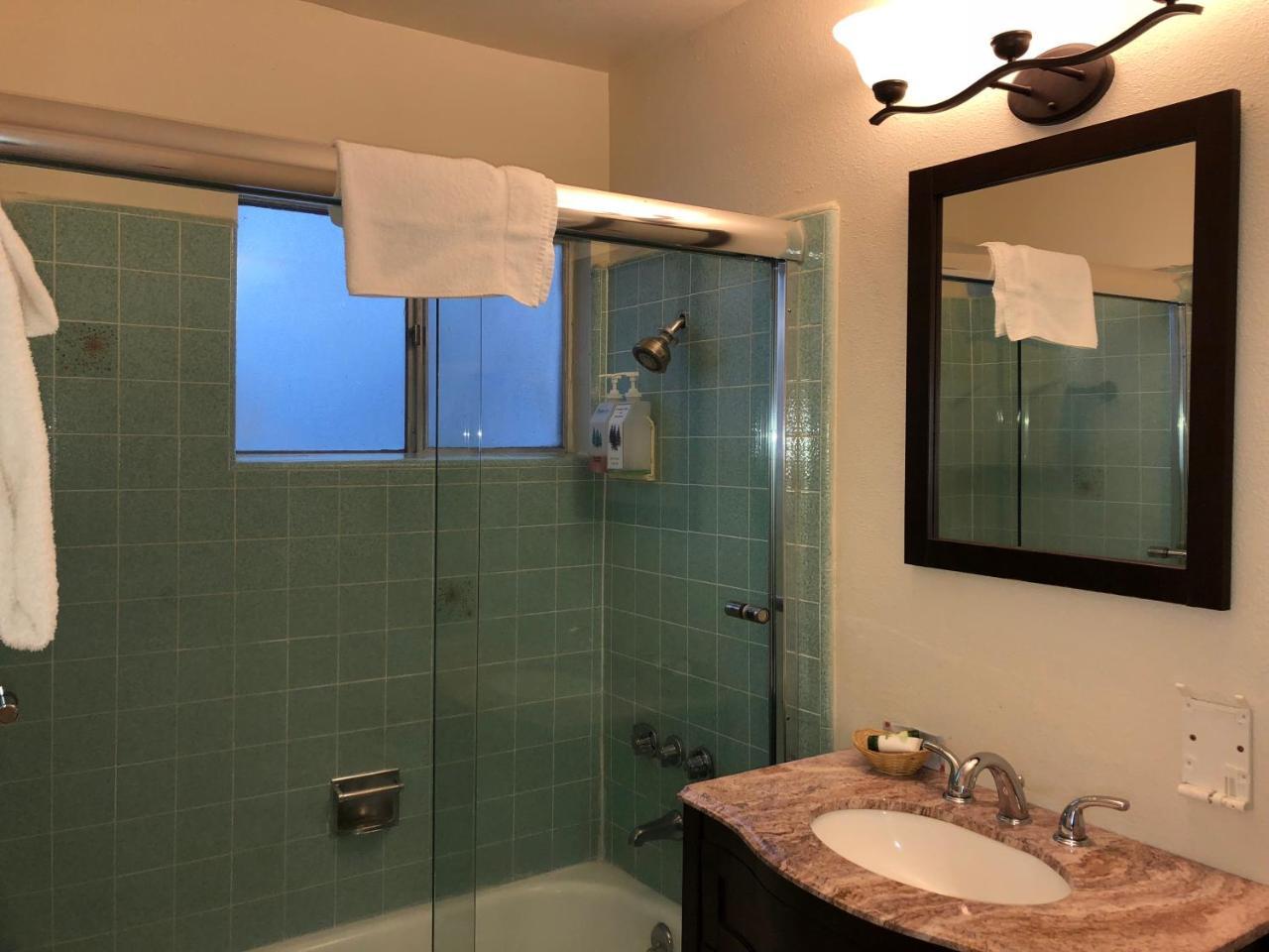 Mini Suite,766661947:JPEG
