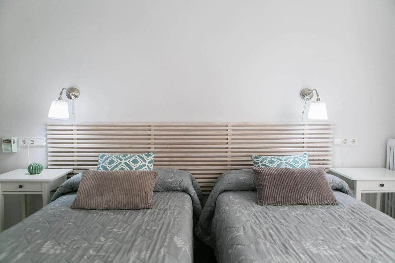 Zweibettzimmer im Außenbereich mit Gemeinschaftsbad