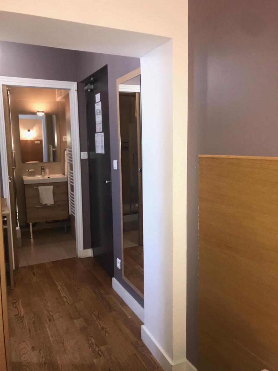 Twin Room Shower